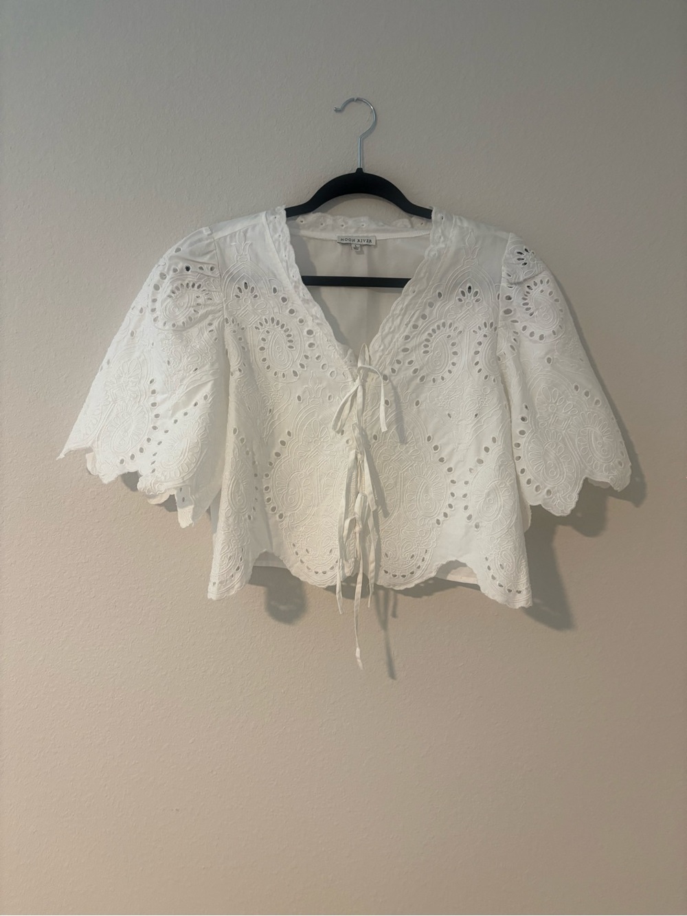 Moon River White Eyelet Lace-Up Puff Sleeve Crop Top - Picture 2 of 10